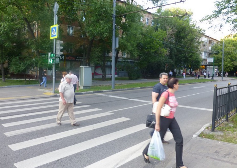 Аренда торговой площади в Москве, в жилом доме. Возле метро Варшавская. Москва, Чонгарский б-р, д 10к1. Площадь: 99.40 кв.м. Цена: 350 000 руб