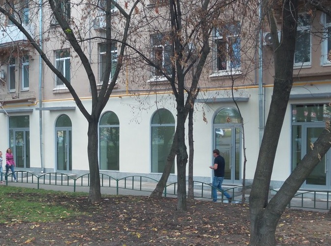 Аренда торговой площади в Москве. Возле метро Тушинская. Москва, Стратонавтов проезд, д 9. Площадь: 73.20 кв.м. Цена: 420 000 руб