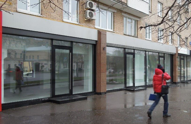 Аренда торговой площади в Москве, в жилом доме. Возле метро Фрунзенская. Москва, Комсомольский пр-кт, д 19. Площадь: 131.60 кв.м. Цена: 960 000 руб