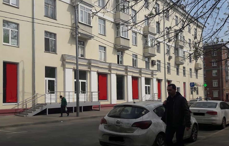 Аренда торговой площади в Москве, в жилом доме. Возле метро Тушинская. Москва г, Тушинская ул, д 12. Площадь: 81.80 кв.м. Цена: 220 000 руб