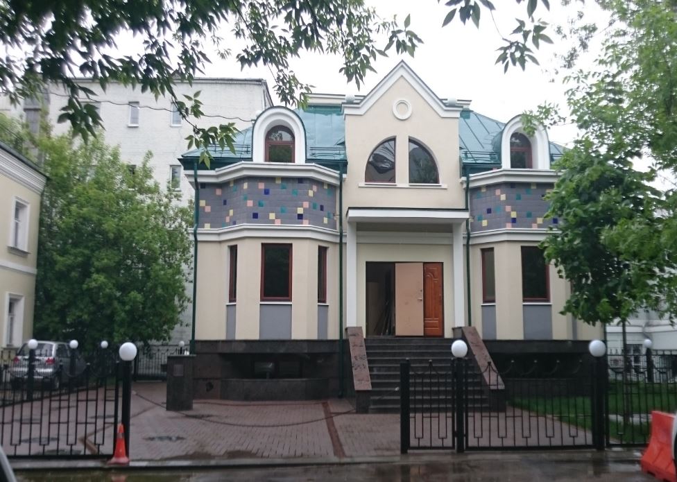 Аренда помещения свободного назначения в Москве. Возле метро Арбатская. Москва, Никитская Б. ул, д 14/2 с.11. Площадь: 425.50 кв.м. Цена: 1 100 500 руб