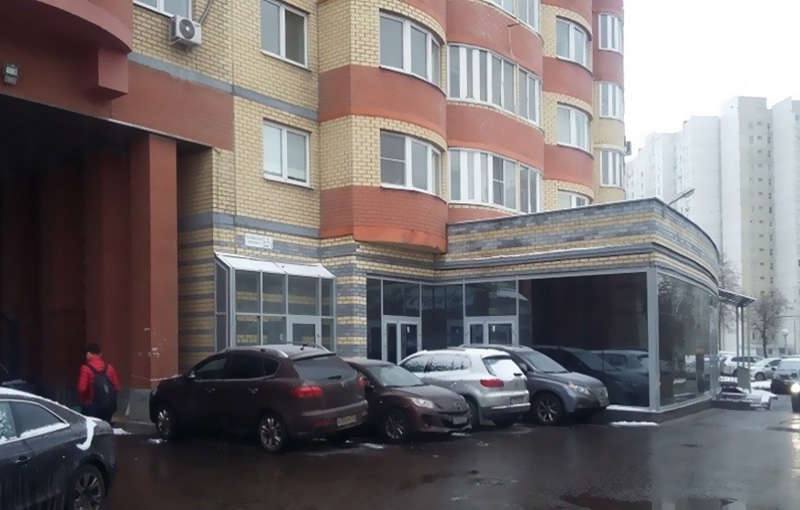 Аренда торговой площади в жилом доме. Возле метро Лермонтовский проспект. Люберцы г, Октябрьский пр-кт, д 1. Площадь: 80.00 кв.м. Цена: 180 000 руб