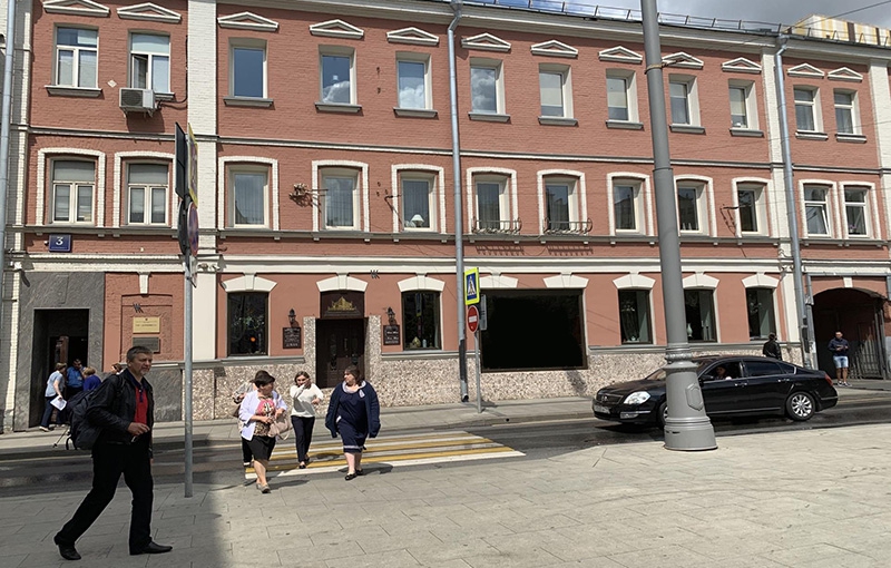 Аренда особняка в Москве. Возле метро Маяковская. Москва г, Оружейный пер, д 3 с1. Площадь: 500.00 кв.м. Цена: 2 500 000 руб