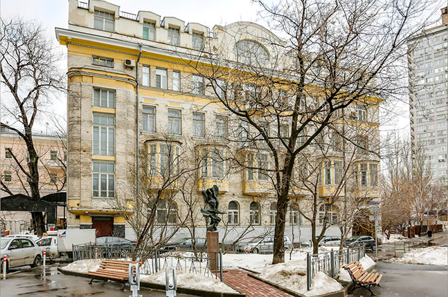 Продажа офиса в Москве. Возле метро Арбатская. Москва г, Молчановка Б. ул, д 12 с1. Площадь: 410.00 кв.м. Цена: 142 000 200 руб