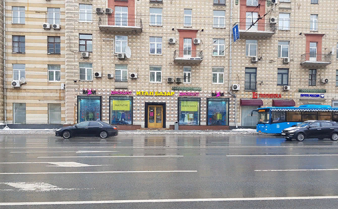 Аренда торговой площади в Москве, в жилом доме. Возле метро Полянка. Москва г, Полянка Б. ул, д 3/9. Площадь: 486.40 кв.м. Цена: 1 000 000 руб