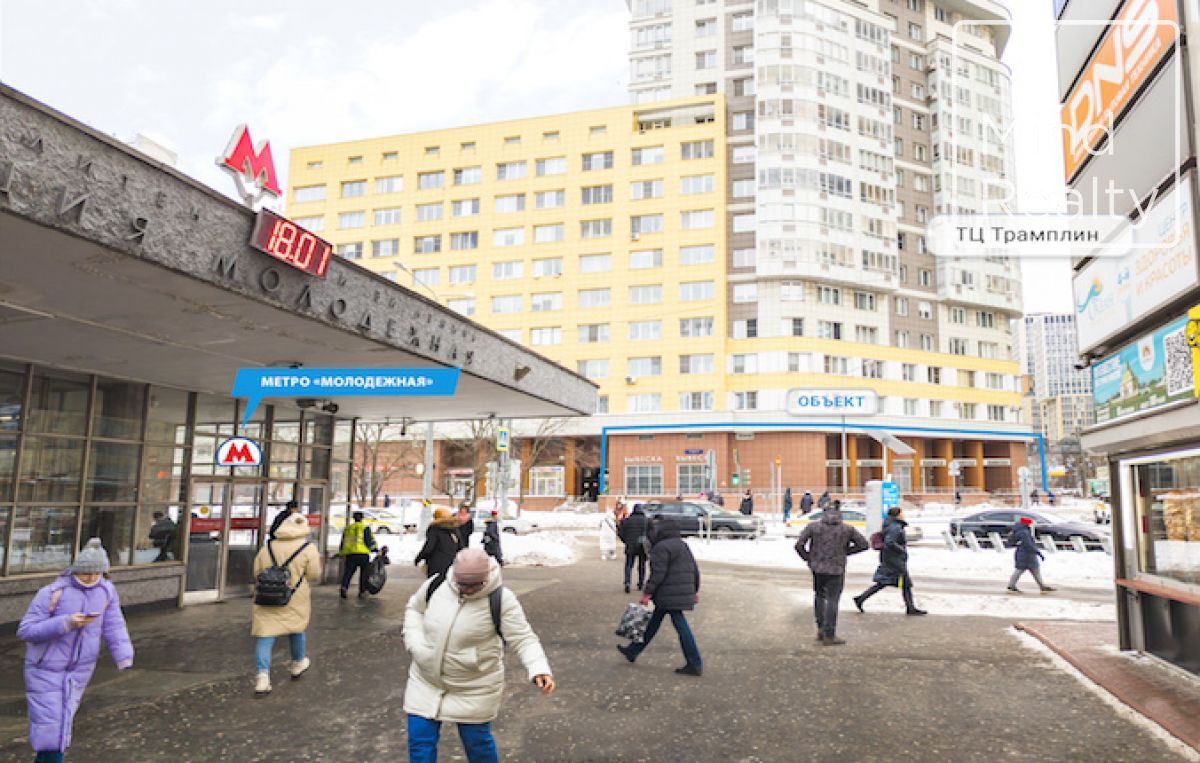 Продажа торгового помещения в Москве, в жилом доме. Возле метро Молодёжная. Москва, Ярцевская ул, д 27,корп.1. Площадь: 20.70 кв.м. Цена: 39 600 000 руб