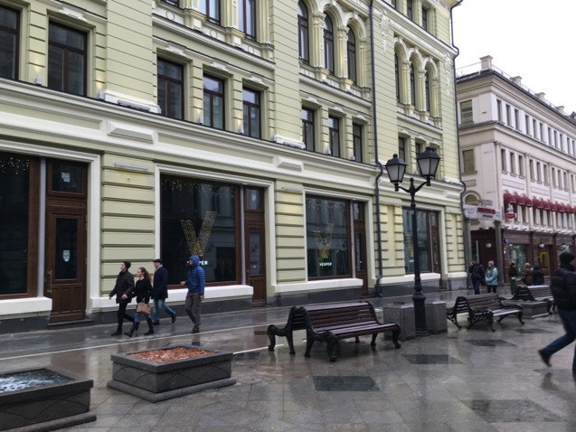 Аренда торговой площади в Москве. Возле метро Лубянка. Москва, Никольская ул, д 10/2, стр. 2Б. Площадь: 152.80 кв.м. Цена: 1 700 000 руб