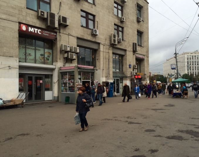 Аренда помещения свободного назначения в Москве. Возле метро Октябрьская. Москва, Ленинский пр-кт, д 2. Площадь: 180.00 кв.м. Цена: 2 000 000 руб