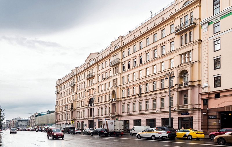 Аренда торговой площади в Москве, в жилом доме. Возле метро Маяковская. Москва г, Тверская ул, д 28 корп. 1. Площадь: 188.90 кв.м. Цена: 820 000 руб