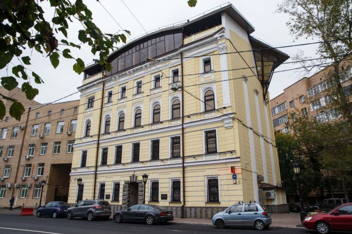 Продажа офиса в Москве. Возле метро Смоленская. Москва г, Плющиха ул, д 10. Площадь: 2750.00 кв.м. Цена: 799 999 800 руб