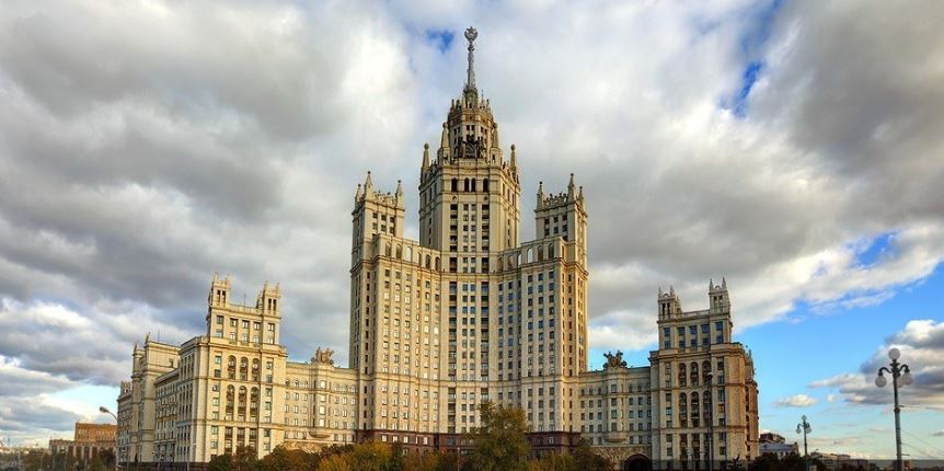 Аренда торговой площади в Москве, в жилом доме. Возле метро Таганская. Москва, Котельническая наб, д 1к15. Площадь: 768.00 кв.м. Цена: 2 000 000 руб