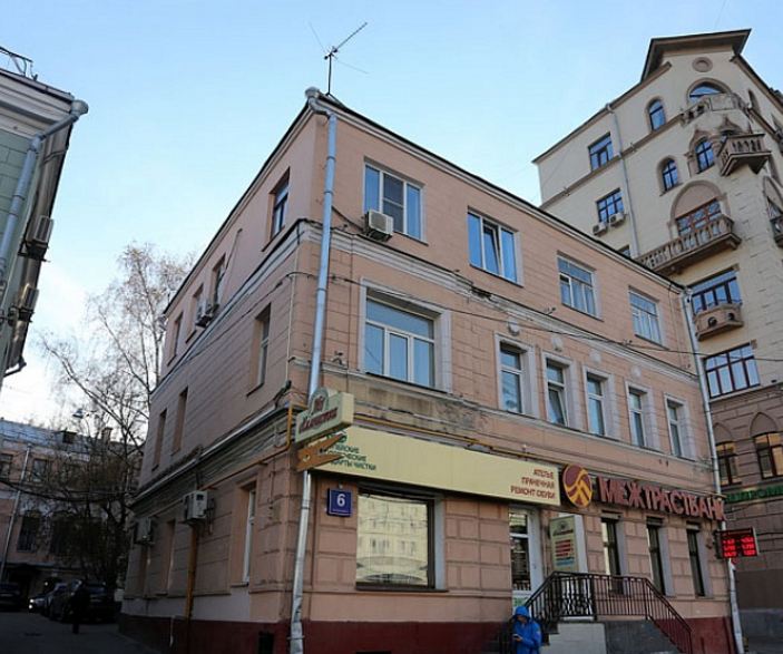 Аренда торговой площади в Москве. Возле метро Цветной бульвар. Москва, Садовая-Самотечная ул, д 6с1. Площадь: 58.00 кв.м. Цена: 360 000 руб