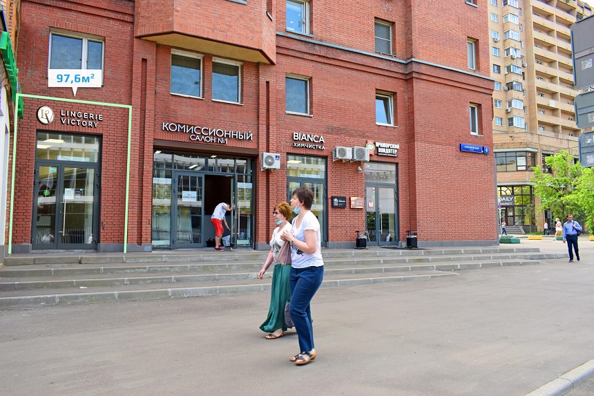 Продажа торговой площади в Москве, в жилом доме. Возле метро Новослободская. Москва г, Селезневская ул, д 4. Площадь: 97.60 кв.м. Цена: 36 000 000 руб