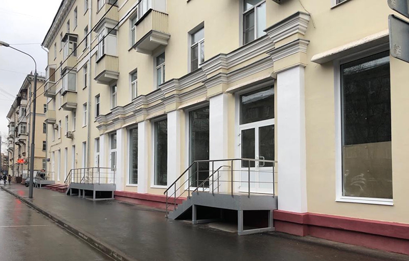 Аренда торговой площади в Москве, в жилом доме. Возле метро Тушинская. Москва г, Тушинская ул, д 12. Площадь: 129.80 кв.м. Цена: 312 000 руб