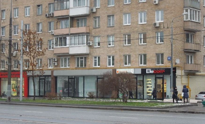 Аренда торговой площади в Москве, в жилом доме. Возле метро Фрунзенская. Москва, Комсомольский пр-кт, д 19. Площадь: 67.70 кв.м. Цена: 490 000 руб