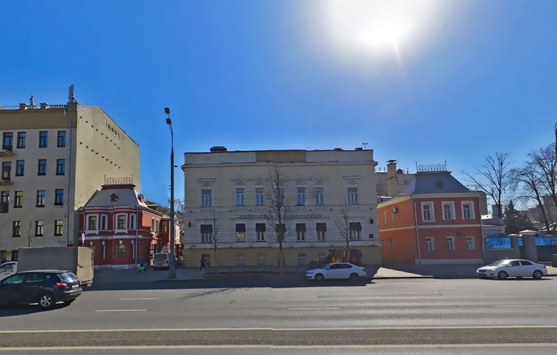 Аренда торговой площади в Москве. Возле метро Баррикадная. Москва г, Садовая-Кудринская ул, д 6 с1. Площадь: 1123.00 кв.м. Цена: 2 600 000 руб