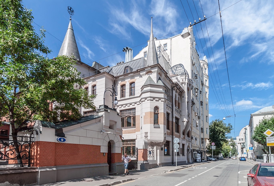 Аренда офиса в Москве, в БЦ На Трехпрудном. Возле метро Пушкинская. Москва г, Трехпрудный пер, д 9 с1. Площадь: 73.00 кв.м. Цена: 212 900 руб