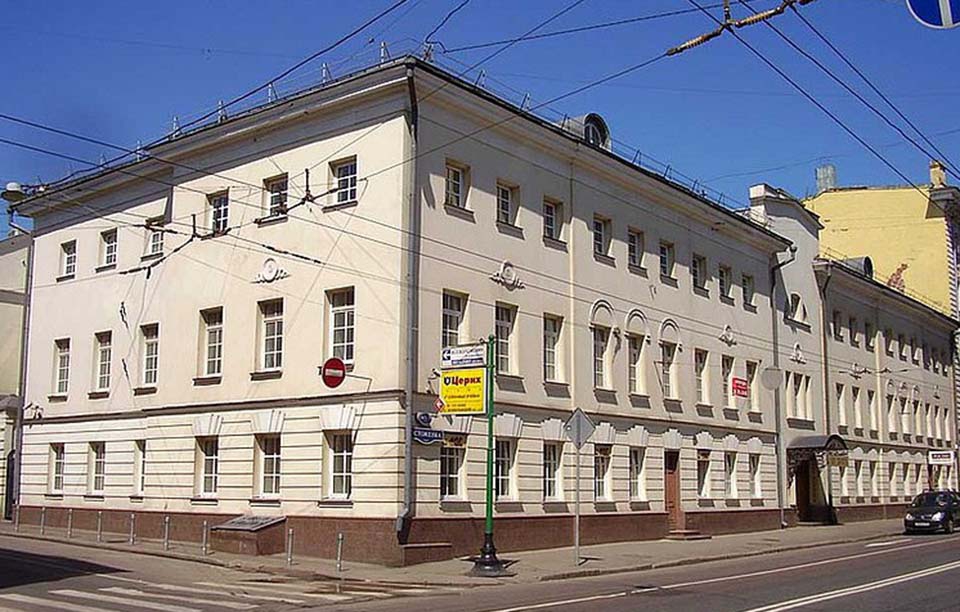 Аренда офиса в Москве, в БЦ Остоженка 10. Возле метро Кропоткинская. Москва г, Остоженка ул, д 10. Площадь: 153.20 кв.м. Цена: 500 000 руб