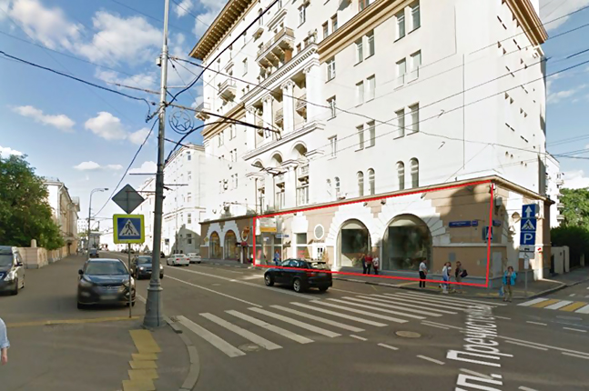 Аренда торговой площади в Москве, в жилом доме. Возле метро Парк культуры. Москва, Пречистенка ул, д 31/16. Площадь: 420.00 кв.м. Цена: 1 000 000 руб