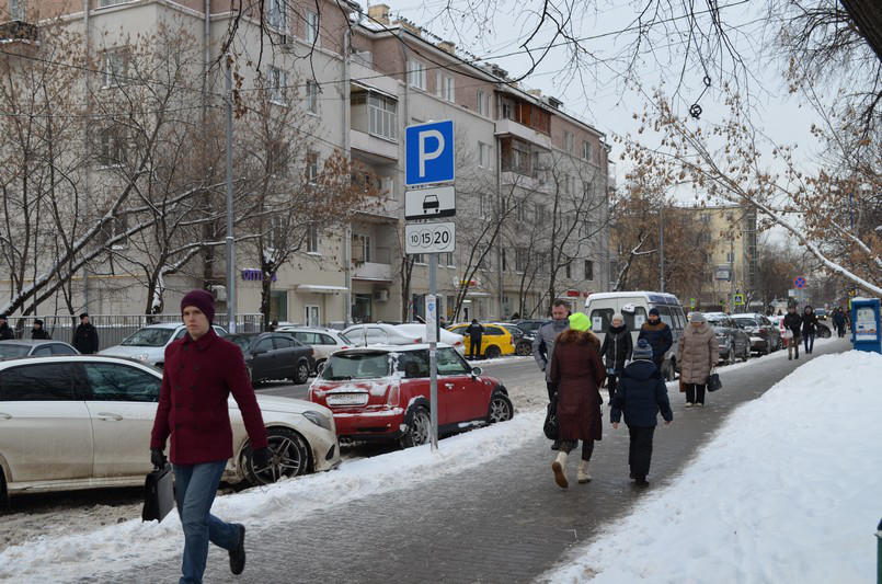 Аренда торговой площади в Москве. Возле метро Спортивная. Москва, Усачева ул, д 29к1. Площадь: 77.00 кв.м. Цена: 450 000 руб