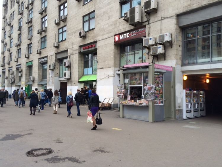 Аренда помещения свободного назначения в Москве. Возле метро Октябрьская. Москва, Ленинский пр-кт, д 2. Площадь: 180.00 кв.м. Цена: 2 000 000 руб