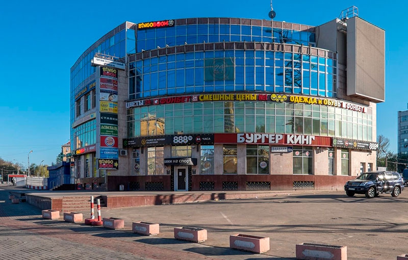 Аренда торговой площади в Москве. Возле метро Багратионовская. Москва г, Барклая ул, д 10а. Площадь: 273.00 кв.м. Цена: 500 000 руб
