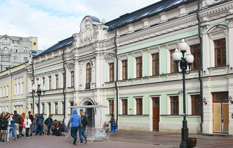 Продажа торговой площади в Москве, в жилом доме. Возле метро Арбатская. Москва г, Арбат ул, д 39. Площадь: 99.40 кв.м